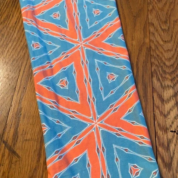 LulaRoe Tall & Curvy Leggings | Blue Coral Geometric Triangle Print | XL - Picture 3 of 5
